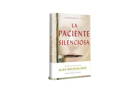 Libro "La paciente silenciosa" de Alex Michaelides. Portada con rostro femenino rasgado, evocando la sinopsis de la paciente silenciosa. Edición especial firmada.