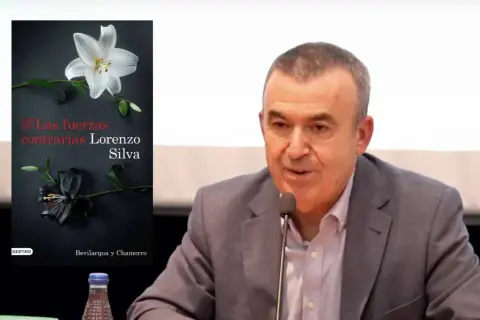 El autor Lorenzo Silva presenta su libro "Las fuerzas contrarias", un relato que invita a la reflexión sobre el orden y el caos.