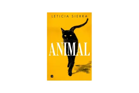 Portada del libro "Animal" de Leticia Sierra, con un gato negro sobre fondo amarillo.