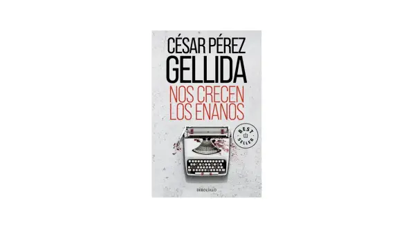Portada del libro "Nos crecen los enanos" de César Pérez Gellida. Una máquina de escribir antigua salpicada de sangre y un sello de "Best Seller" sugieren una trama intrigante.