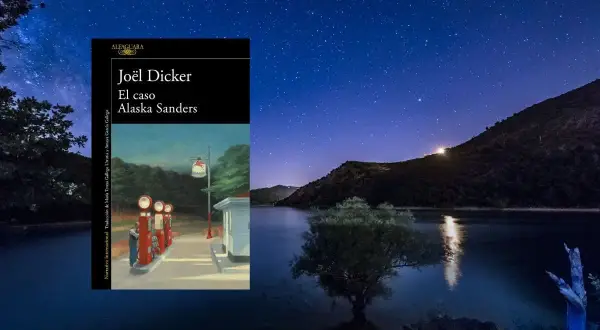 El caso Alaska Sanders, explicado. Portada del libro de Joël Dicker sobre un paisaje nocturno estrellado junto a un lago.