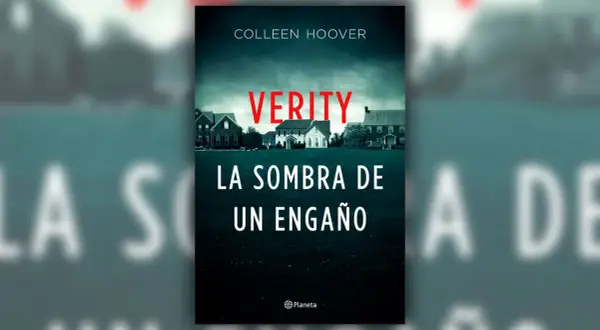 La portada del libro "Verity: La Sombra de un Engaño" de Colleen Hoover, con casas suburbanas bajo un cielo oscuro.