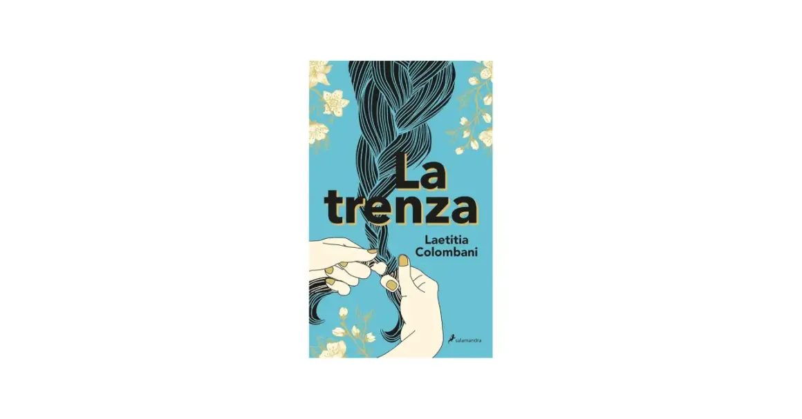 Portada del libro "La trenza" de Laetitia Colombani. Manos trenzando cabello negro sobre fondo azul con flores.