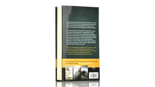 Libros de María Oruña en orden: "Puerto Escondido", "Un lugar a donde ir" y "Donde fuimos invencibles".