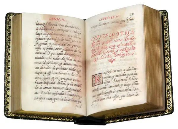 Libro antiguo abierto con escritura a mano en español. Se lee "historia de la vida del buscon" en el texto.