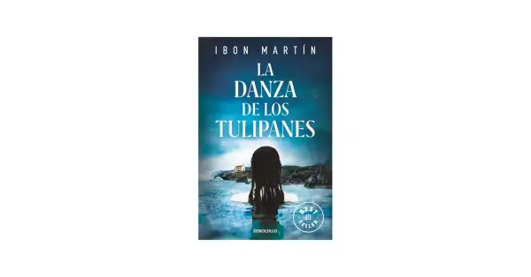 La sinopsis de "La danza de los tulipanes" se revela en esta portada: una mujer emerge del agua, mirando hacia una casa en la costa.