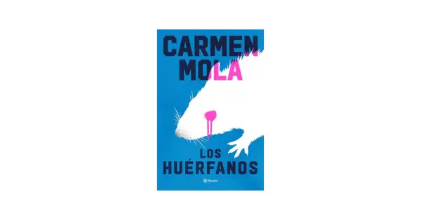 El próximo libro de Carmen Mola, "Los Huérfanos", con una rata blanca y un toque rosa.